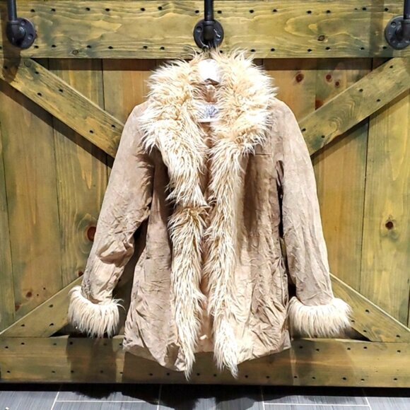 VINTAGE WILSON LEATHER COAT WITH FURRY COLLAR AND TRIM SIZE SMALL - Picture 1 of 12